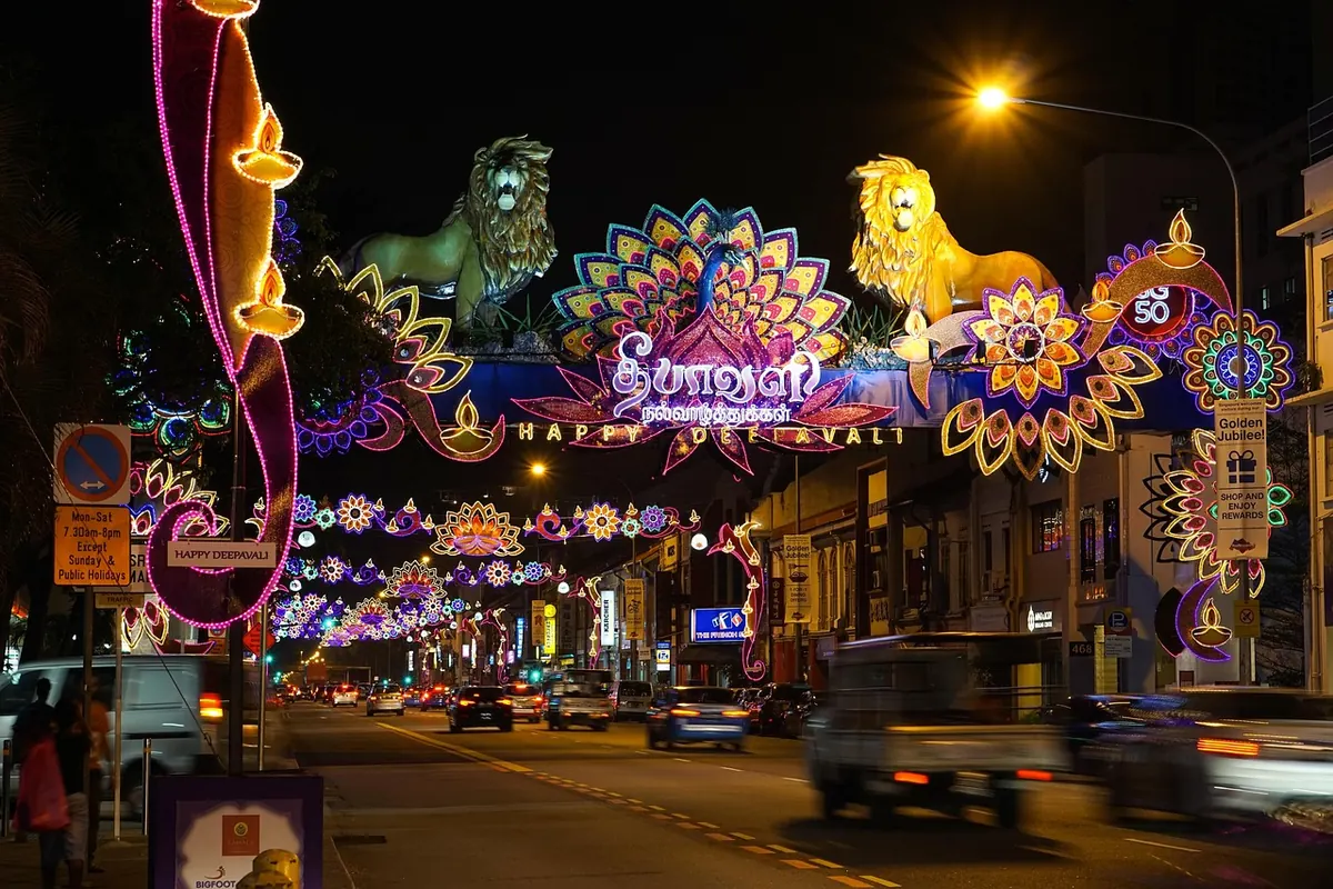 Where to See Holiday Lights Near Yorkdale Without Driving Downtown